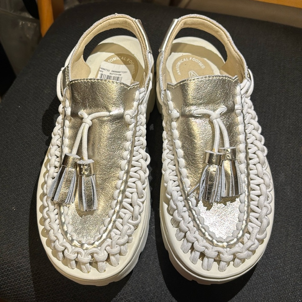 Keen white and silver sandals platform with tassell